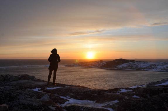 Pôr-do-sol majestoso às 10:20 da noite em Ilulissat, na Groelândia